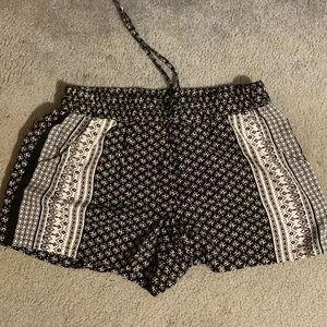 Bebop black and white shorts with pockets  size Junior medium